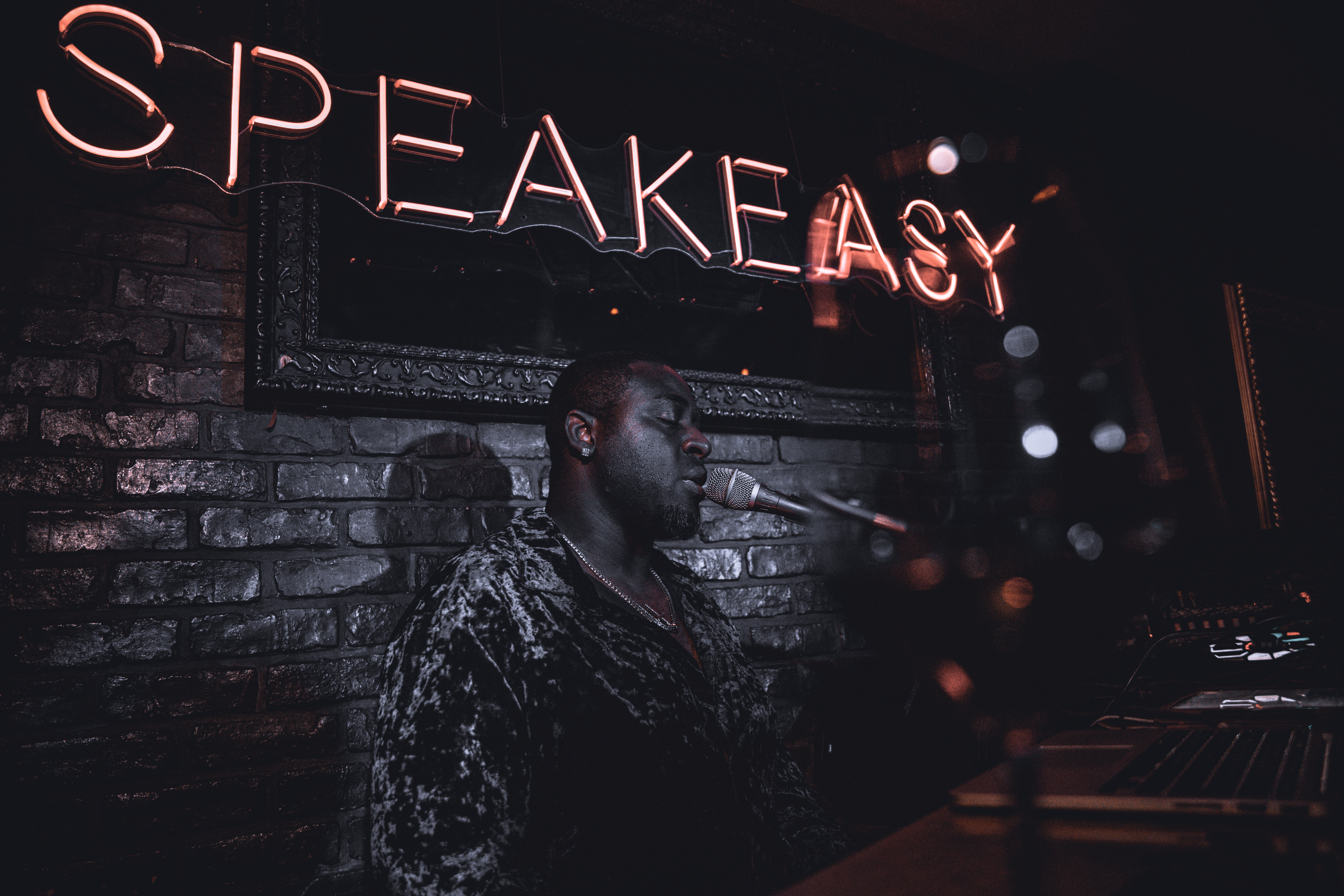 Kolasi Speakeasy art